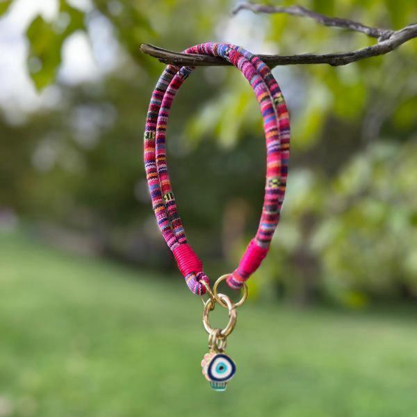 Pembe Köpek Kolyesi