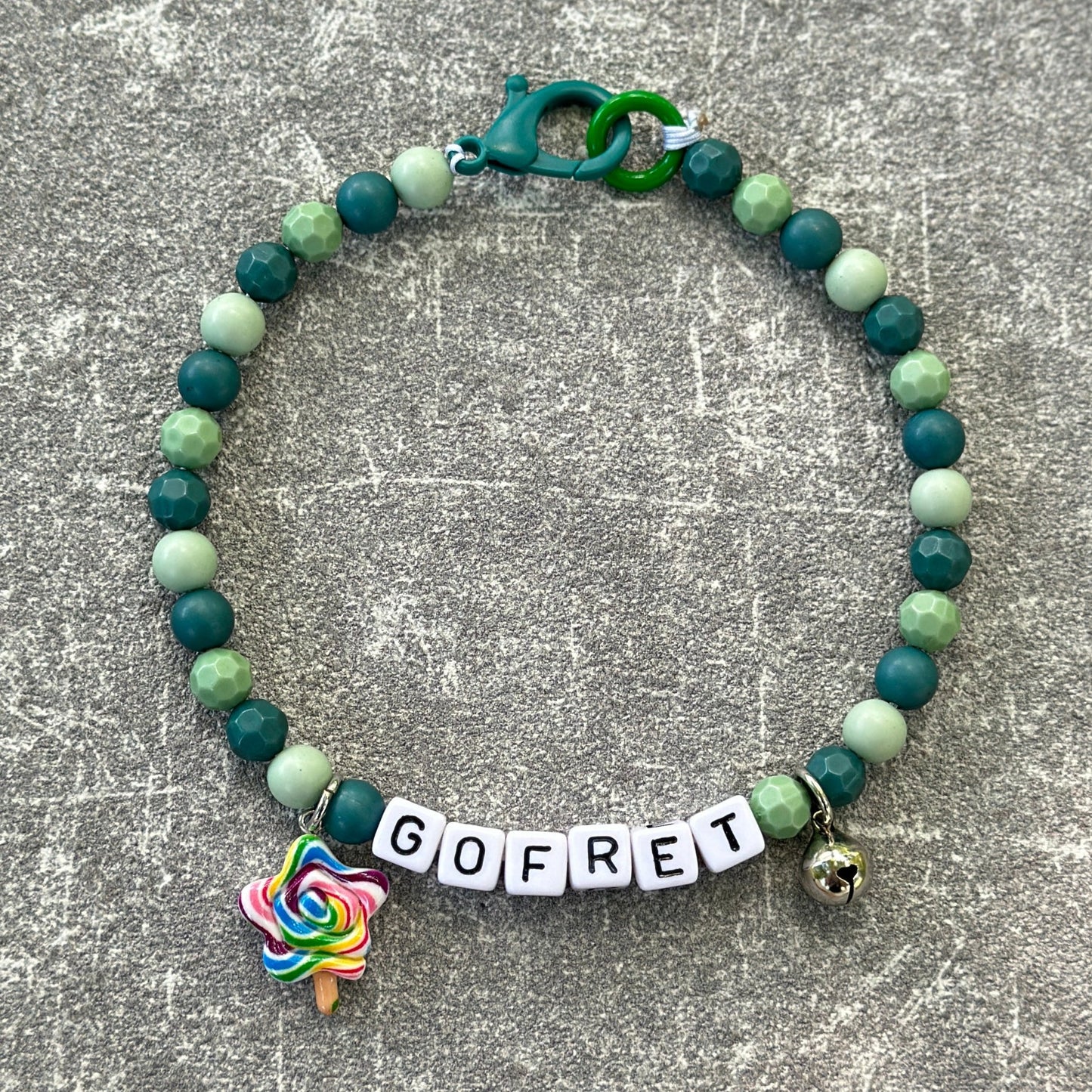 Yeşil Köpek Kolyesi