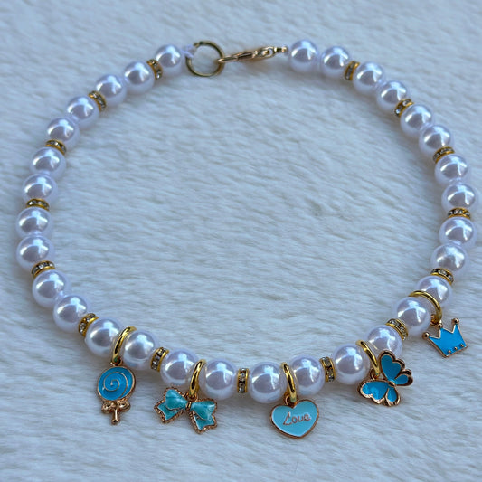 Beş Charmlı Küçük İncili Kolye 2